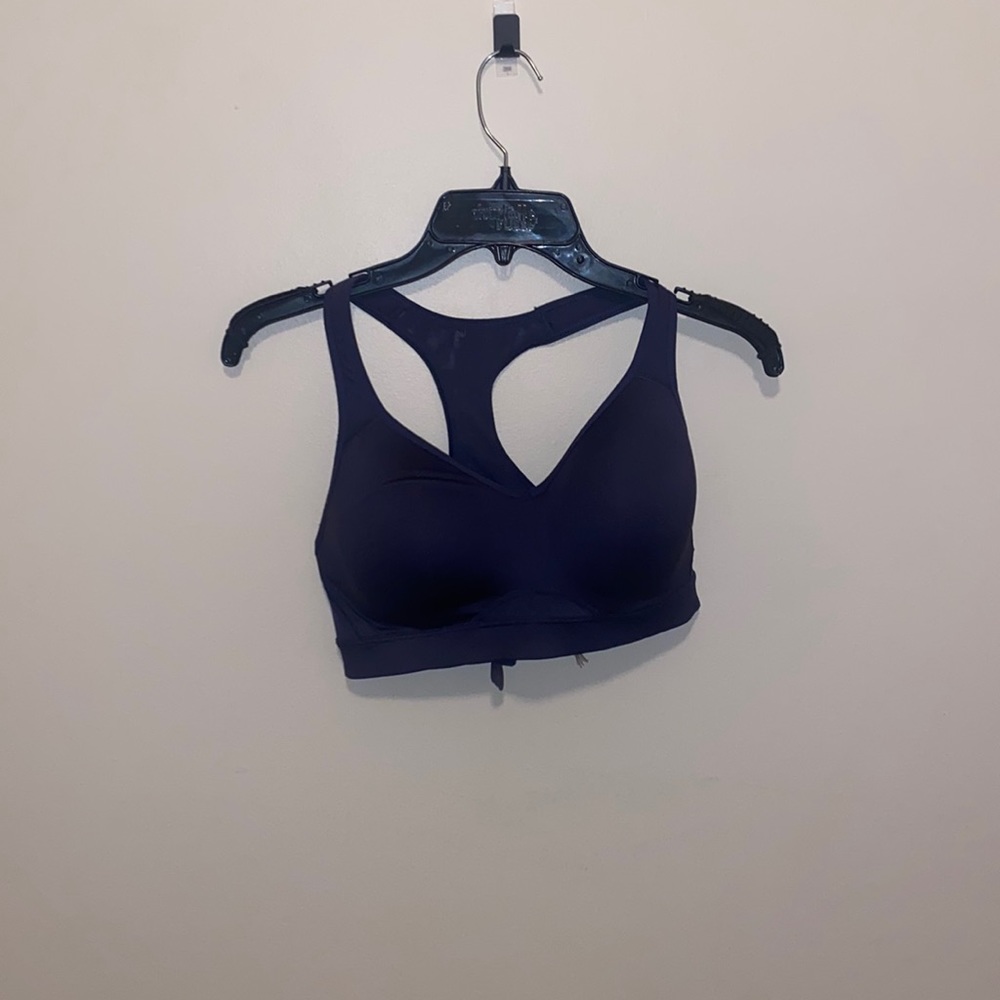 NEW never been worn women’s 34 c old navy sports bra